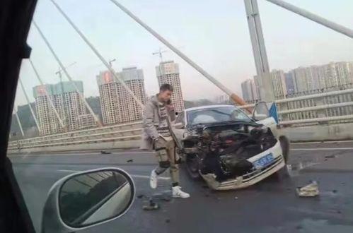 国产电车车祸视频真实图片,触目惊心的真实瞬间